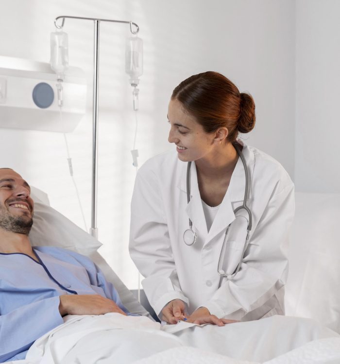 medium-shot-smiley-doctor-patient medium-shot-smiley-doctor-patient